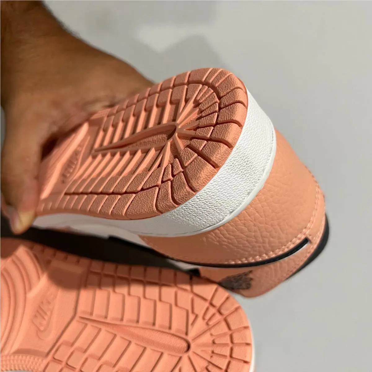 Nike shoes - Jordan Air 1 Mid GS - Pink 3