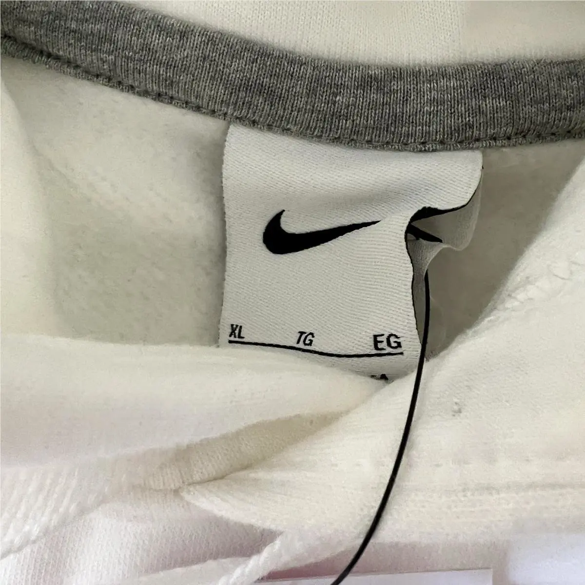 Nike clothing - White (UPC: 198486686624) 3