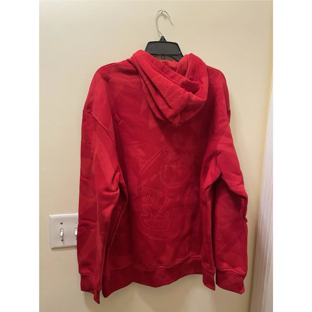 Nike clothing - Red (UPC: 0195871660726) 4