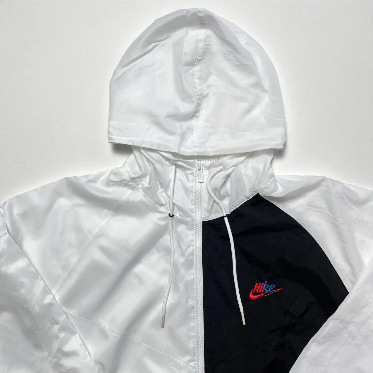 Nike clothing - Nike Sportswear - Sportswear - White/Black (UPC: 195242957936) 0