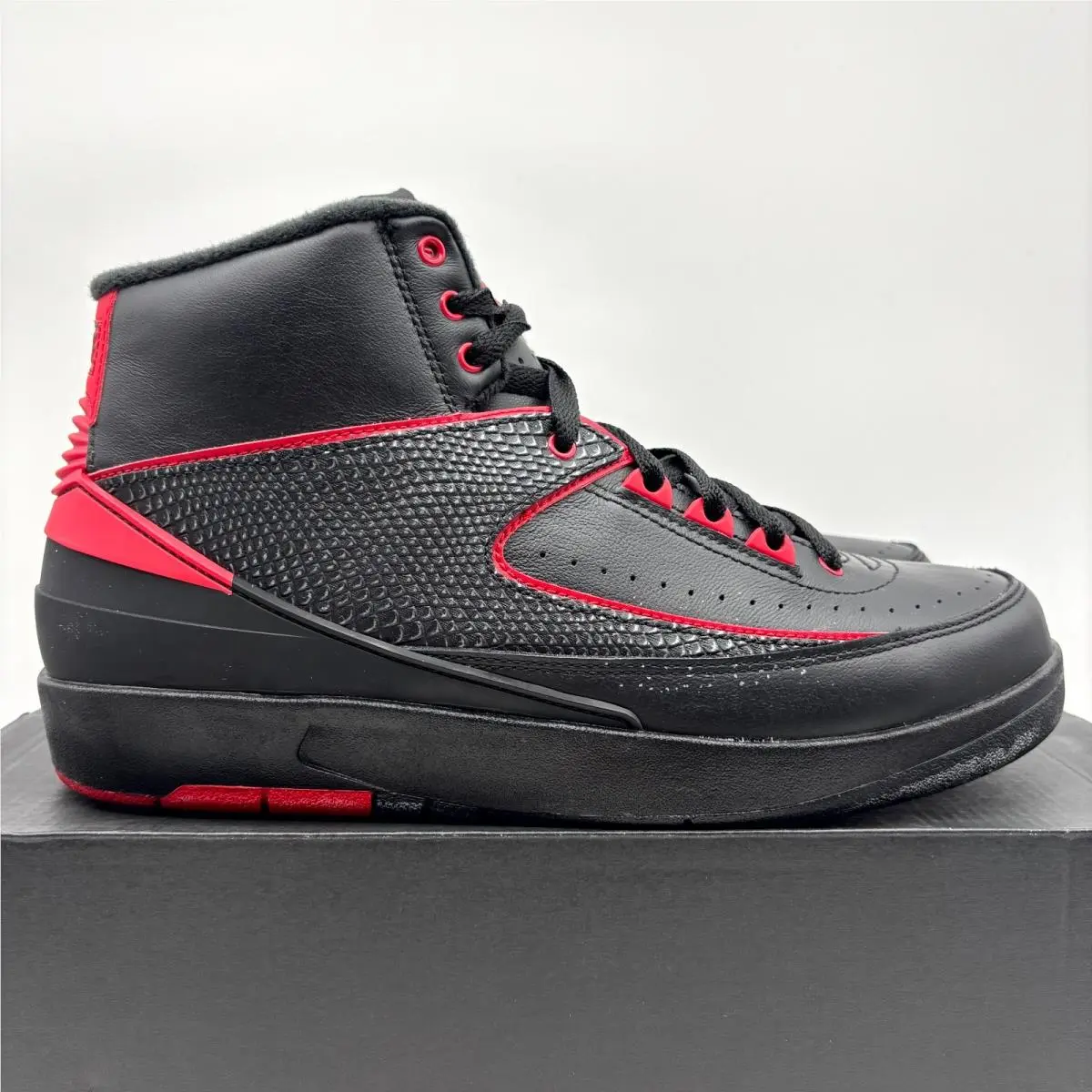 Air Jordan 2 Retro Alternate 87 Black Athletic Shoe US 8.5 Men`s 834274-001 by Nike