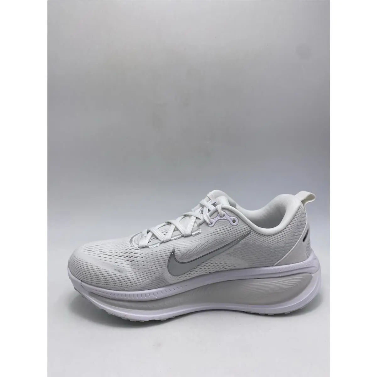 Nike shoes - Nike Vomero 18 - Vomero - HM6804 104 - White/Metallic Silver (UPC: 197863393339) 1