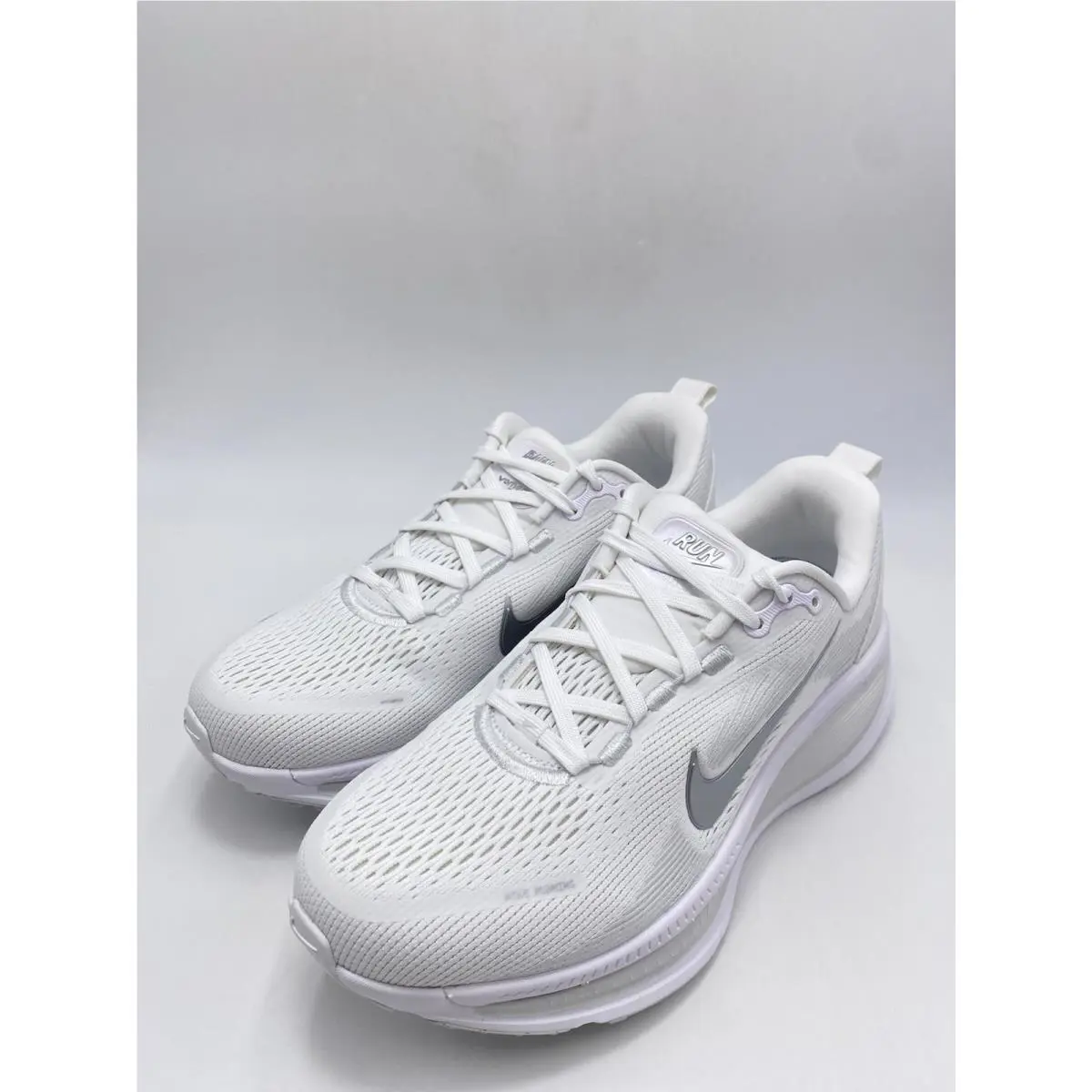 Nike shoes - Nike Vomero 18 - Vomero - HM6804 104 - White/Metallic Silver (UPC: 197863393339) 2