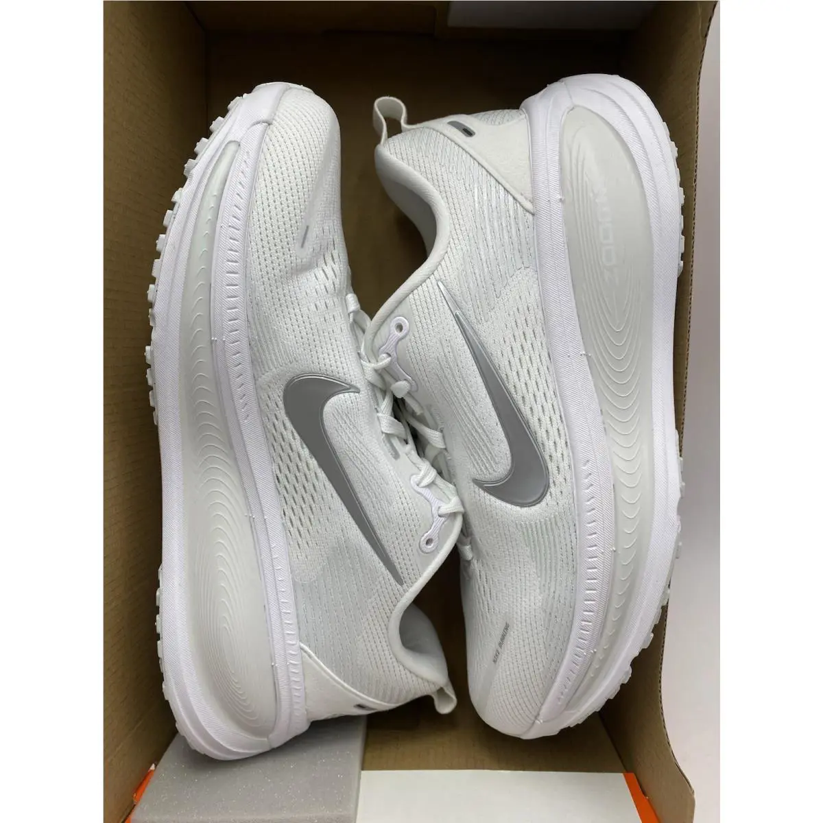 Nike shoes - Nike Vomero 18 - Vomero - HM6804 104 - White/Metallic Silver (UPC: 197863393339) 5