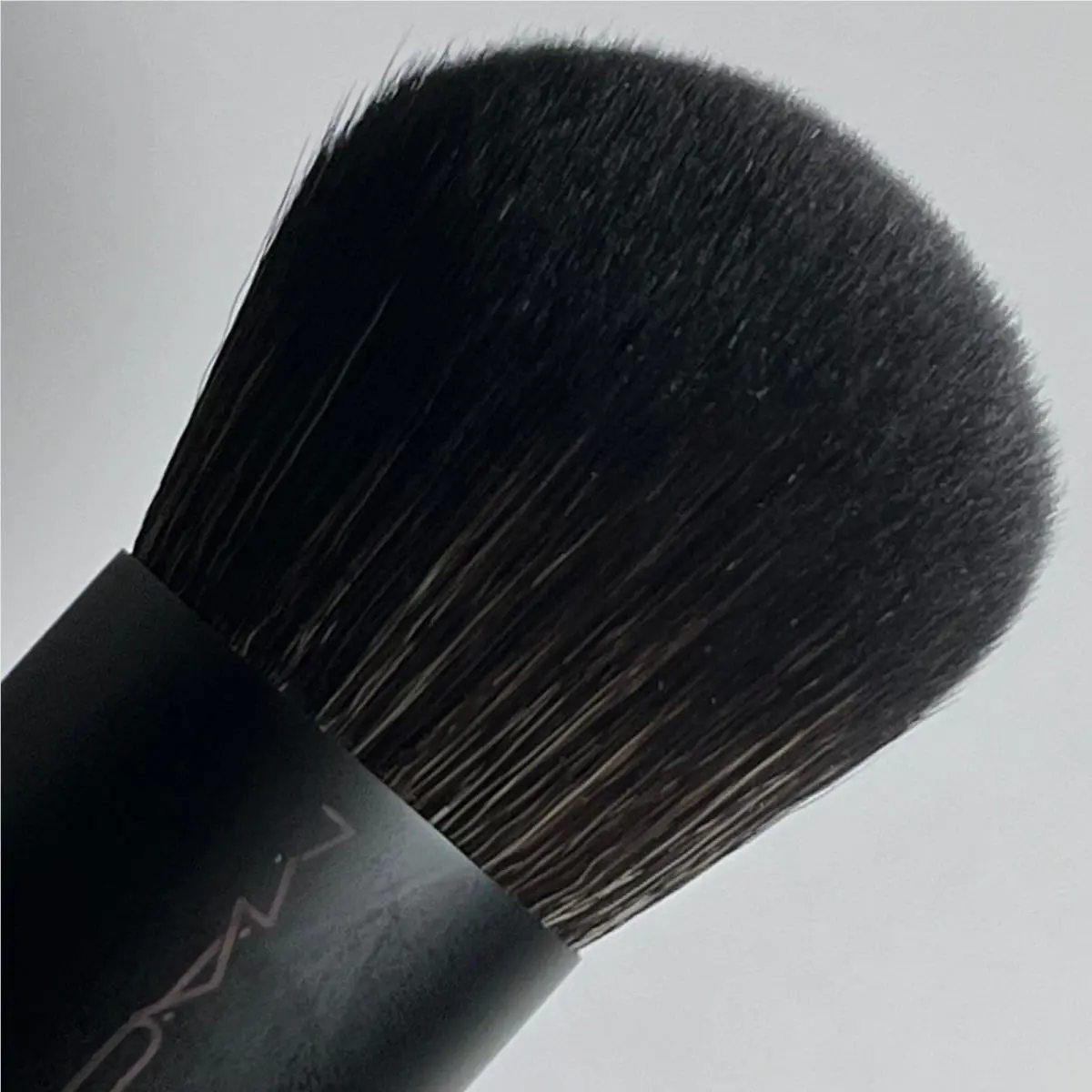 Mac Brush Face Powder Blush Foundation Eye Choose Natural Synthetic 182s (synthetic, buffer brush) by MAC Cosmetics