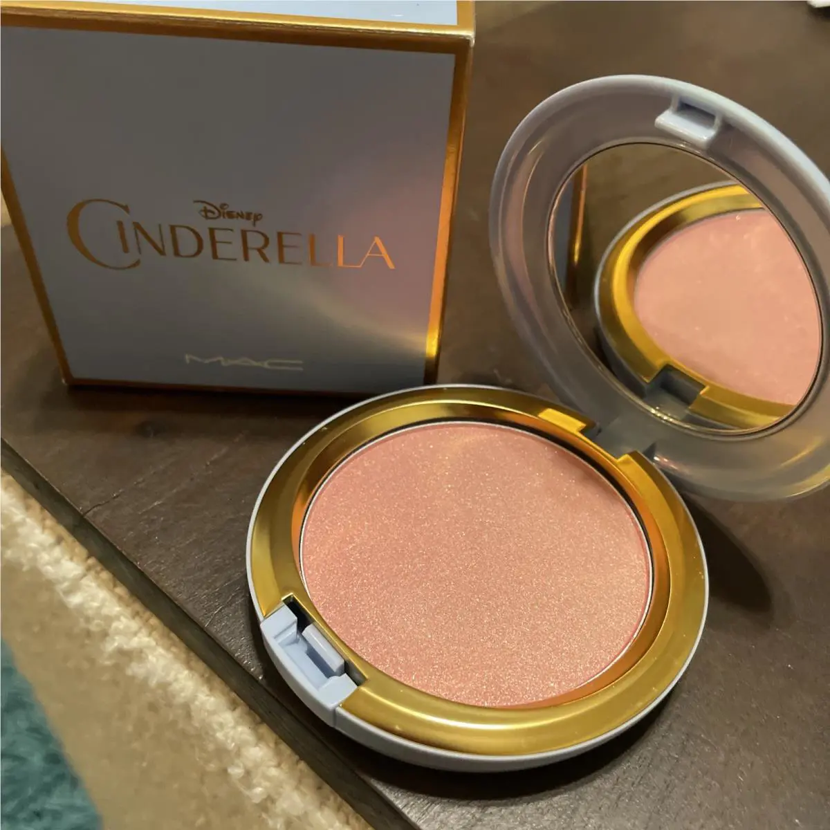 Mac Cinderella Coupe D`chic Iridescent Pressed Powder