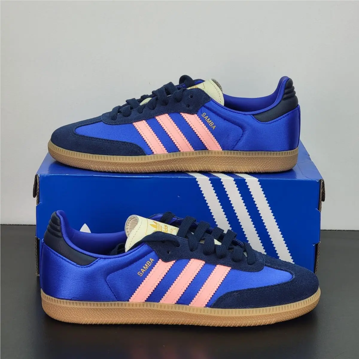 Adidas Samba OG Women`s Size 9.5 Athletic Shoes Blue Pink Casual Sneakers