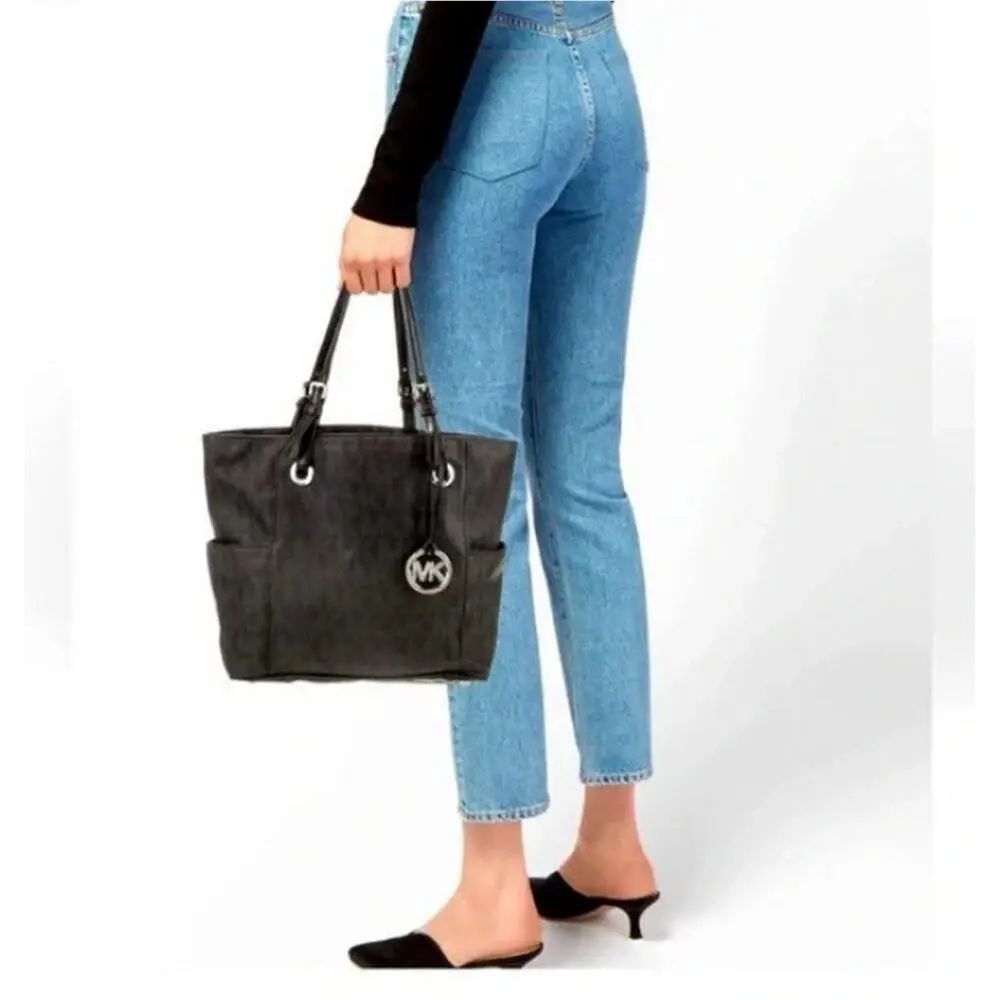 Michael Kors Women`s Jet Set Tote Bag Large Black V Leather Shoulder Work Carry