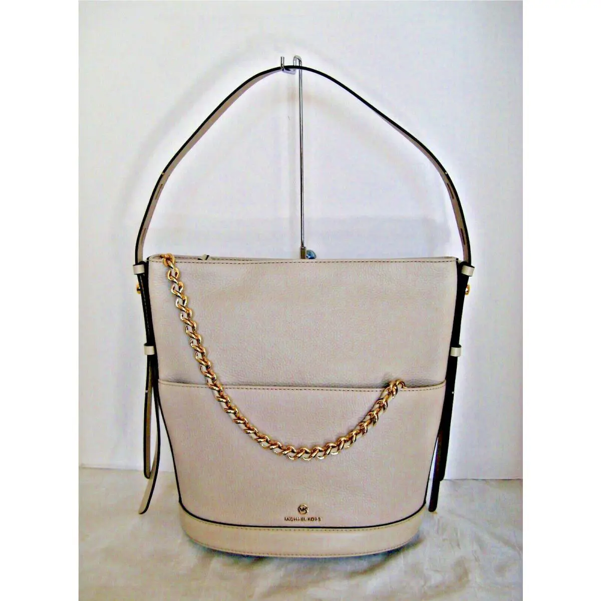 Michael Kors - Reese Large Leather Shoulder Bag - Light Sand