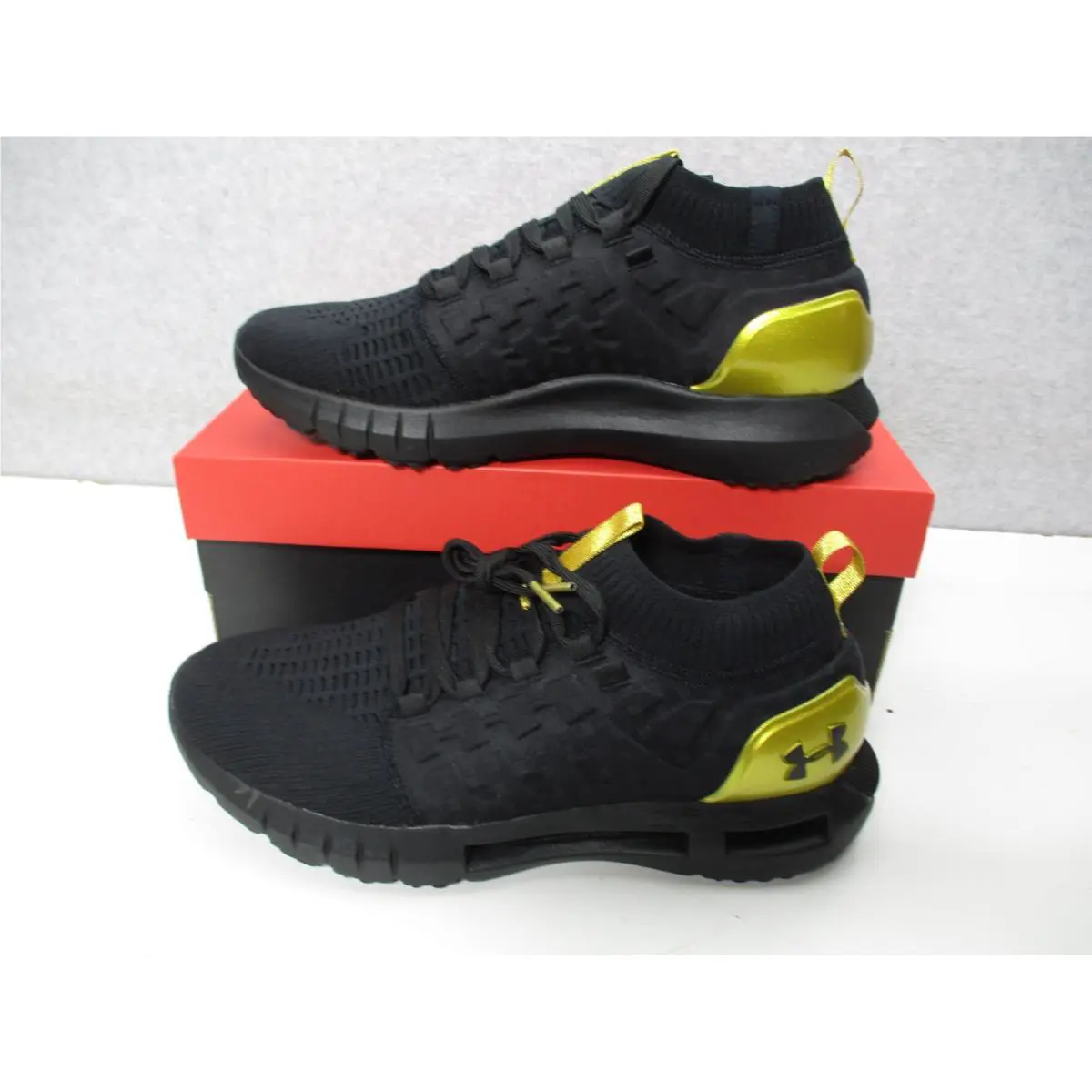 Under Armour shoes - Under Armour Phantom 1 - Phantom - 3028384-002 - Black, Manufacturer: Gold/Black 0