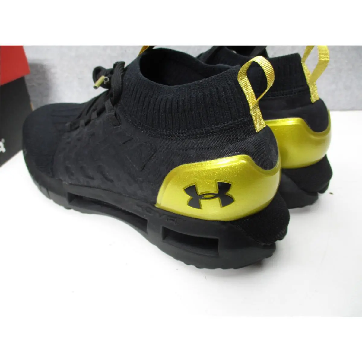 Under Armour shoes - Under Armour Phantom 1 - Phantom - 3028384-002 - Black, Manufacturer: Gold/Black 6