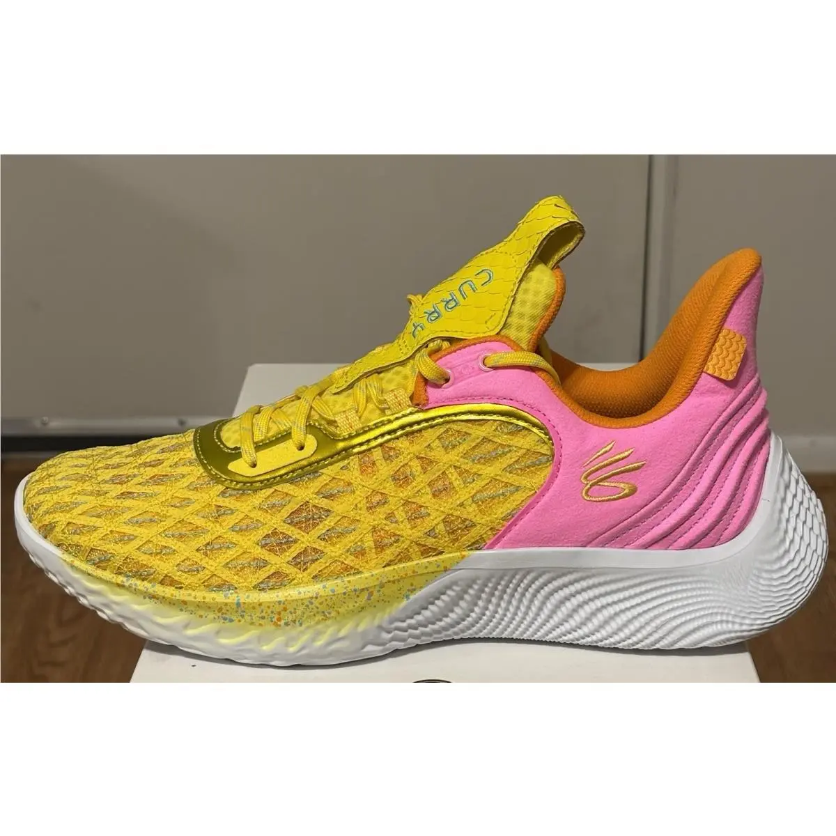 Under Armour UA Curry Flow 9 Sesame Street Big Bird Shoes Yellow Pink Sz 11.5