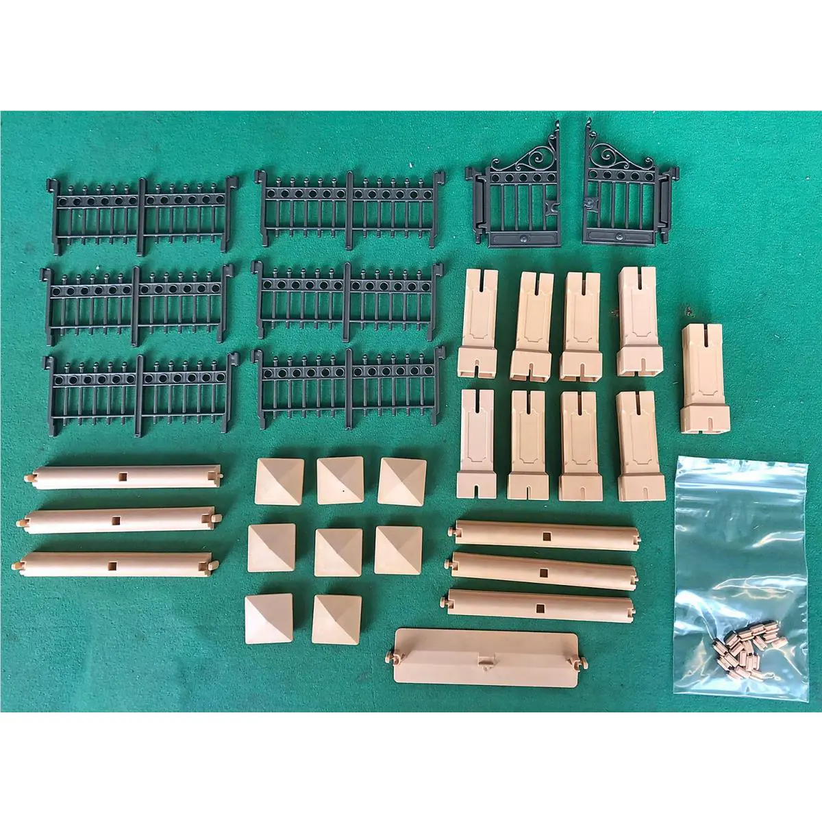 Playmobil 5360 - Victorian Mansion Fence - Incomplete Slight Damage