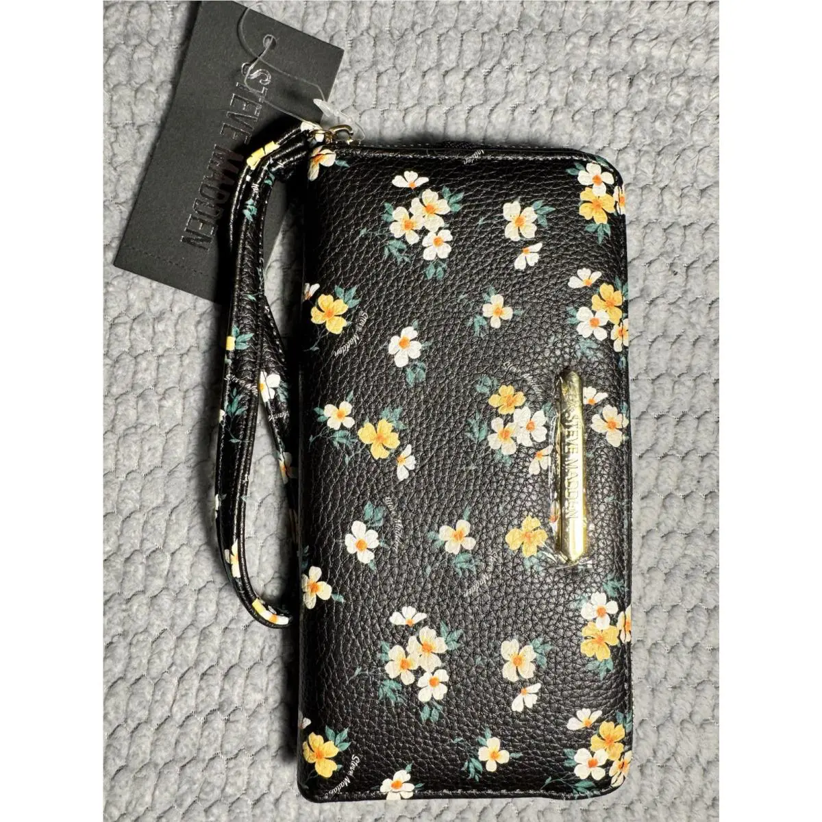 Steve Madden Black Floral Daisy Gold Logo Bar Zip Around Wallet Wristlet