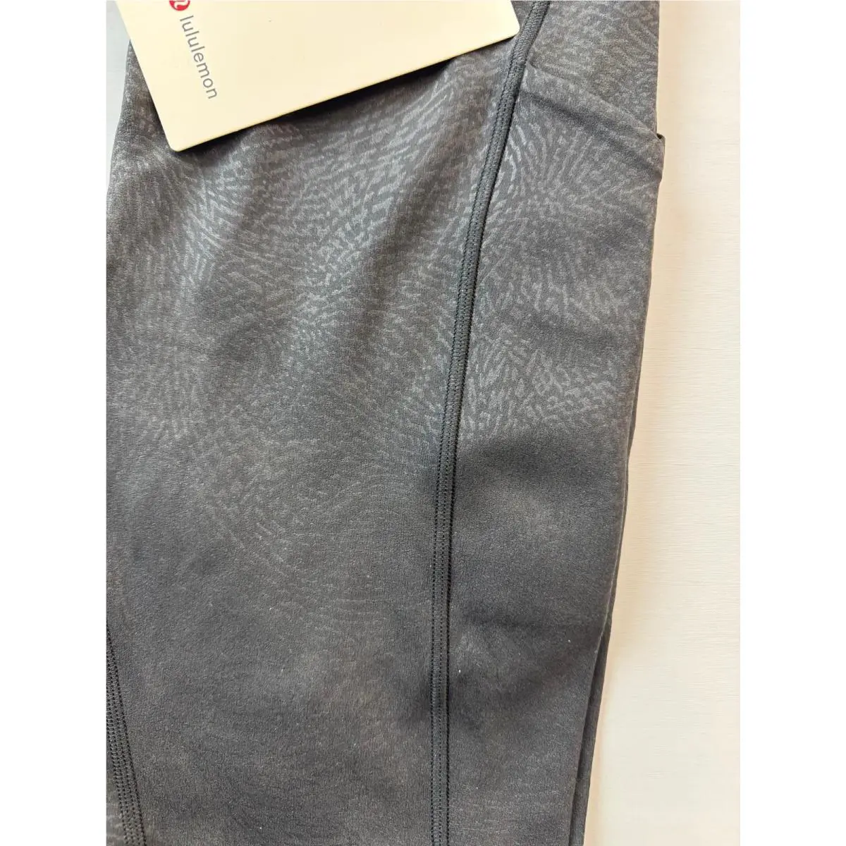 Lululemon clothing - Ripple Emboss Black 12