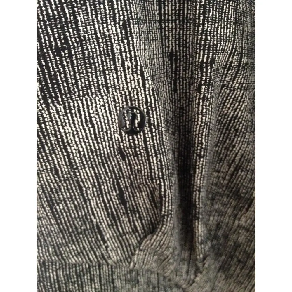 Lululemon clothing - Burlap Texture Black Dune 1