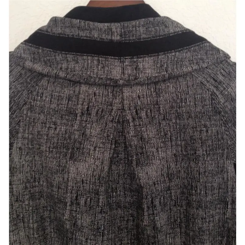 Lululemon clothing - Burlap Texture Black Dune 2