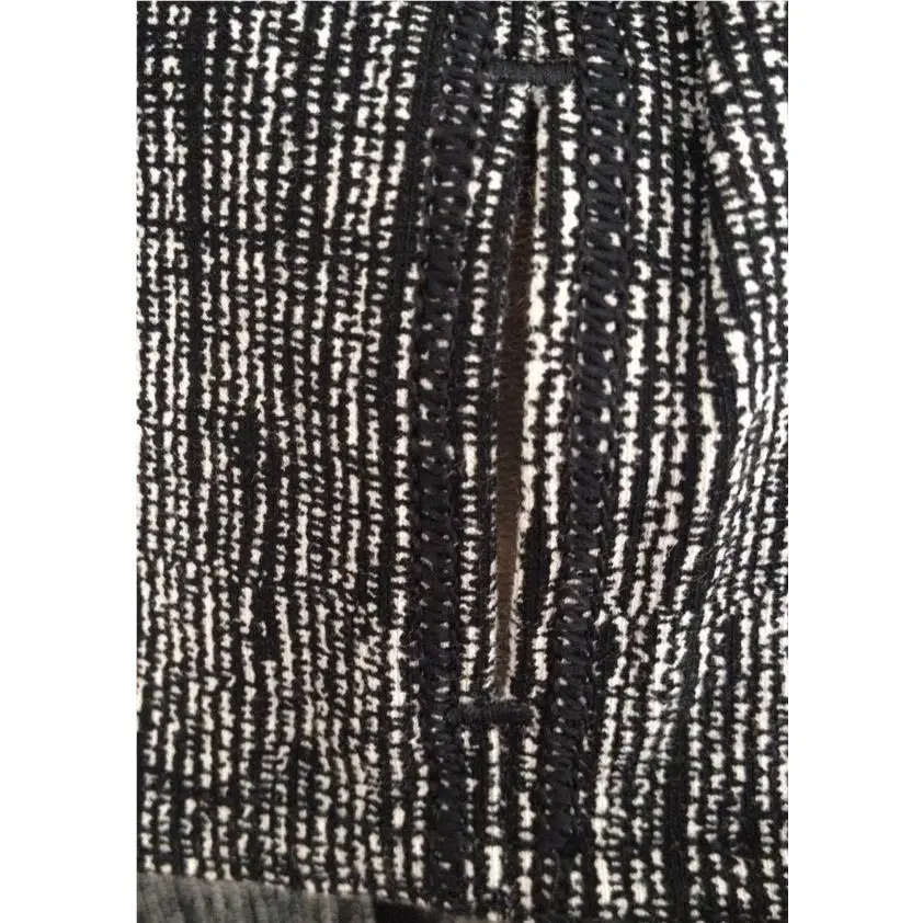 Lululemon clothing - Burlap Texture Black Dune 4