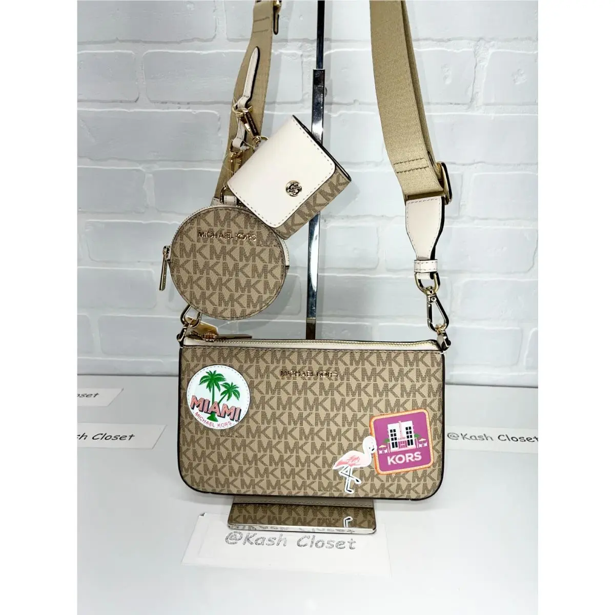 Michael Kors Tech Attach Crossbody Adjustable Strap Coin Pouch Ipod Case