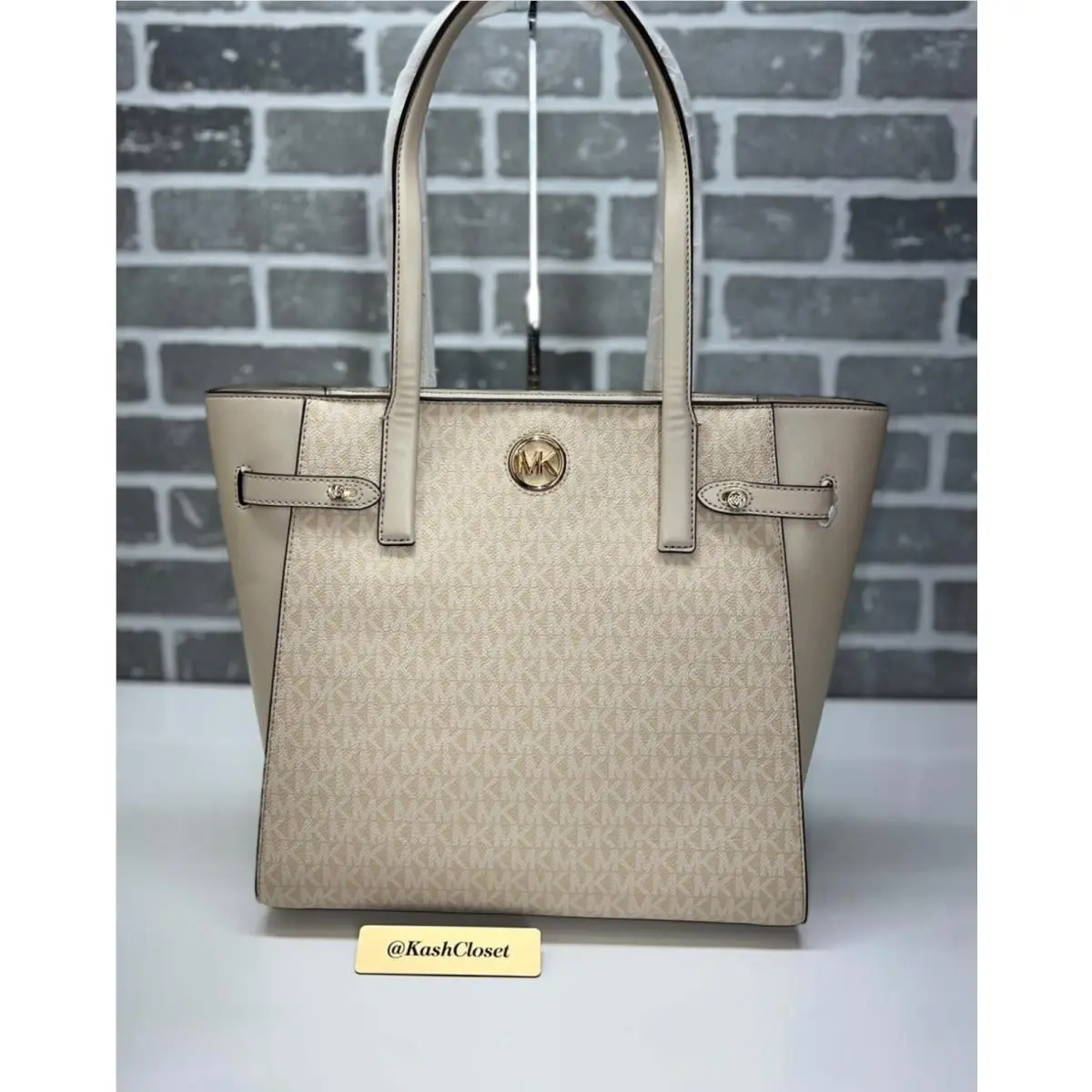 Tote Carmen Large MK Signature Leather Light Sand by Michael Kors