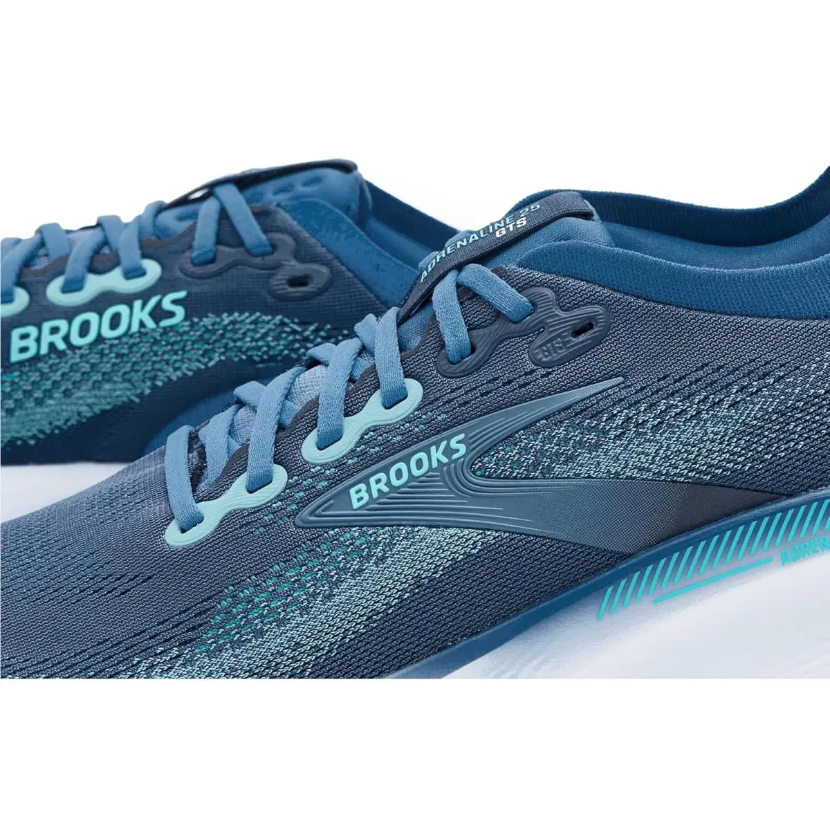 Brooks shoes - White/Black/White 32