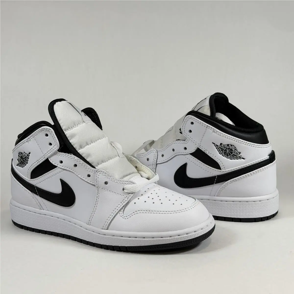 Nike shoes - Nike Air Jordan 1 - Air - DQ8423-132 - White 0