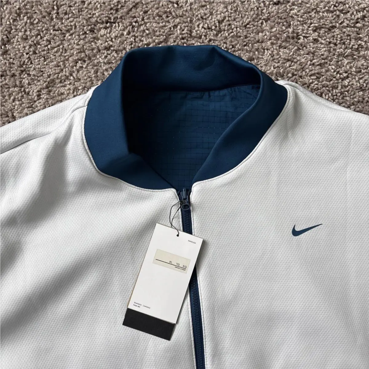 Nike clothing - Nike Unisex Sabrina Ionescu Reversible Basketball Jacket - FV3164010 - Black (UPC: 197599159636) 7
