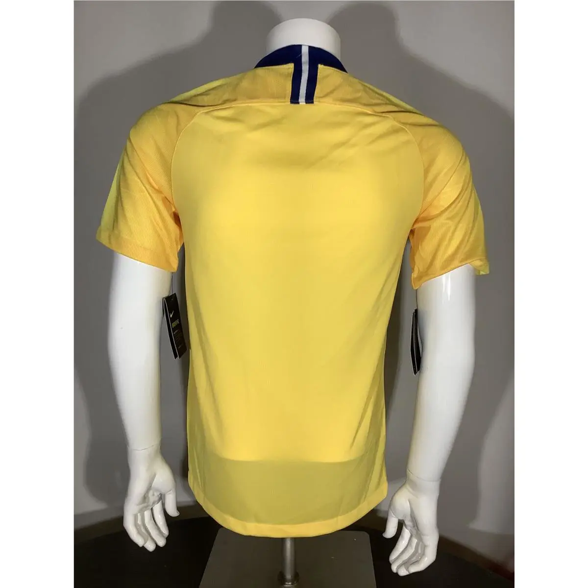 Nike clothing - 2018-19 - 919008-720 - Yellow (UPC: 888413665142) 1