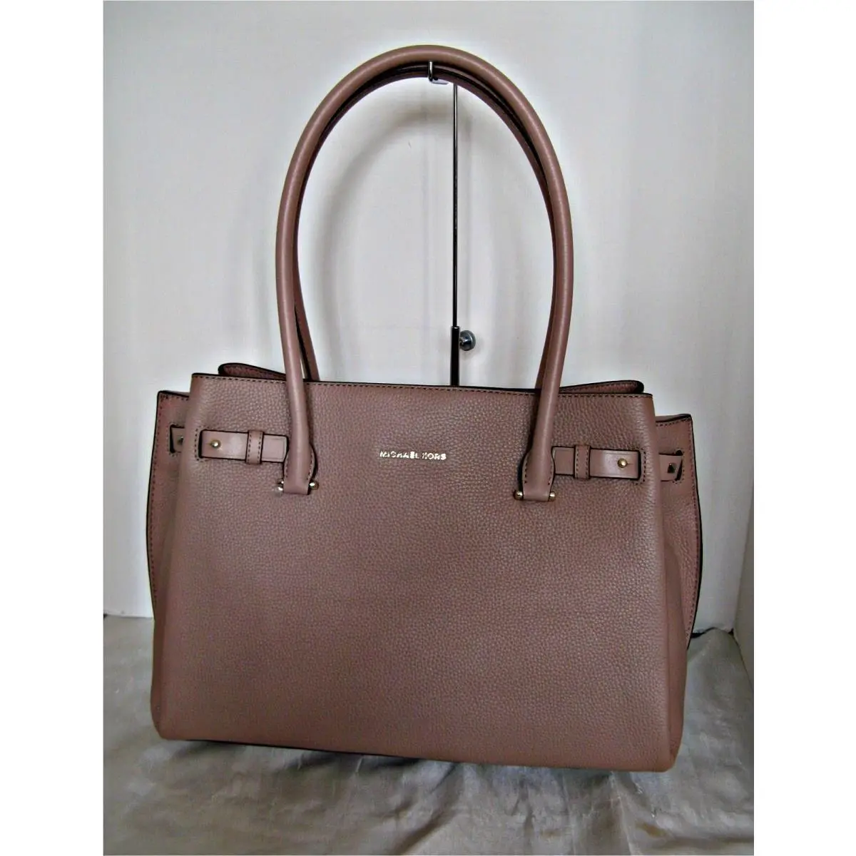 - Addison Large Leather Tote - Fawn by Michael Kors