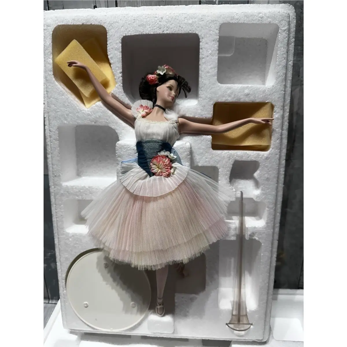 Lighter Than Air Prima Ballerina Porcelain Barbie Doll 2000 Mattel 29905
