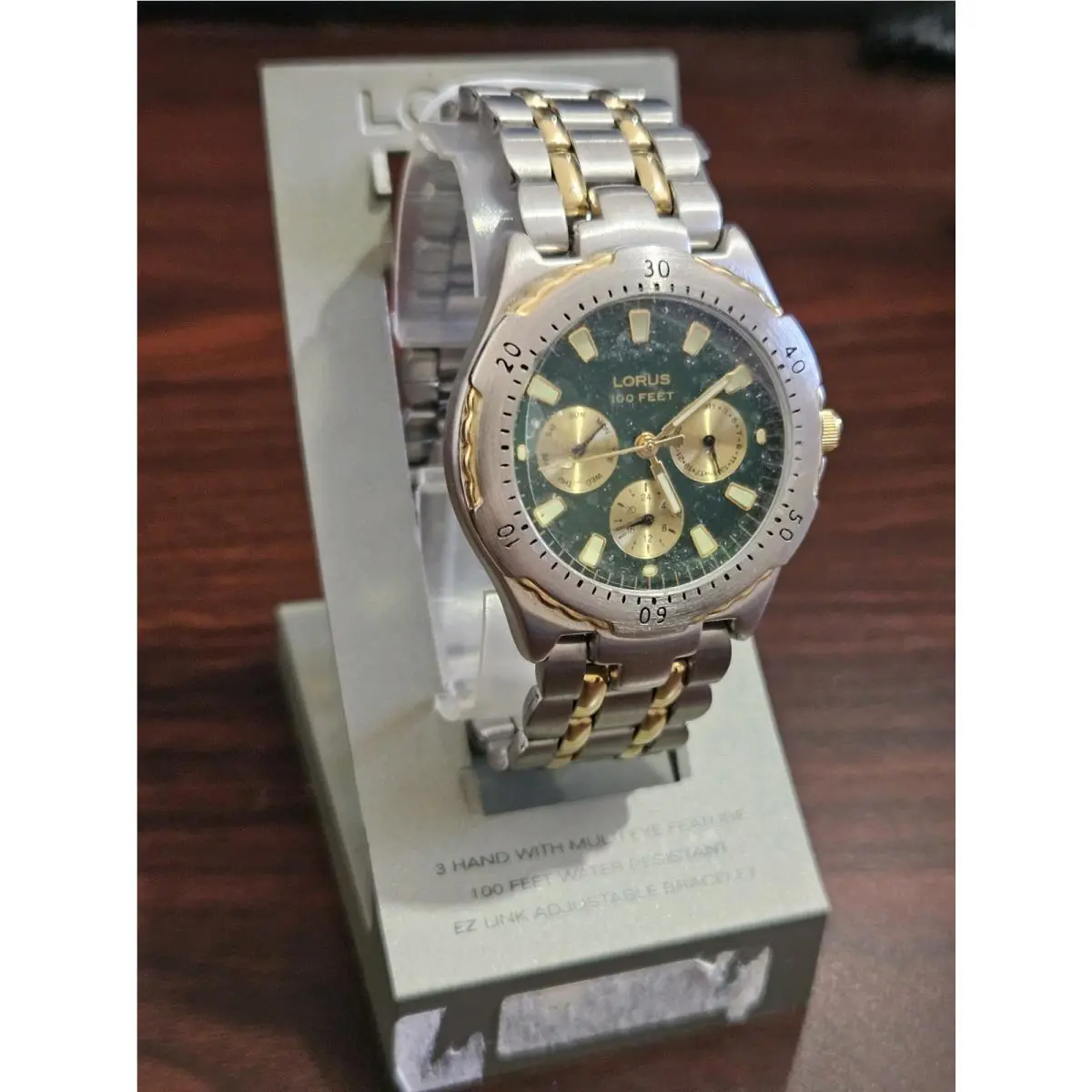 Vintage Charm Lorus Men`s QUARTZ-DAY-DATE-24 Hours Stainless Steel Green Dial