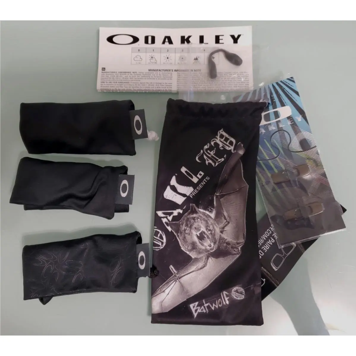 4pack Large Black Sunglass Pouch+batwolf Replacement Icon Part+booklet by Oakley
