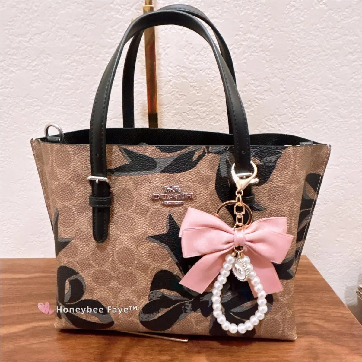 Coach Mollie Tote Bag 25 In Signature Canvas with Bow Print CZ767