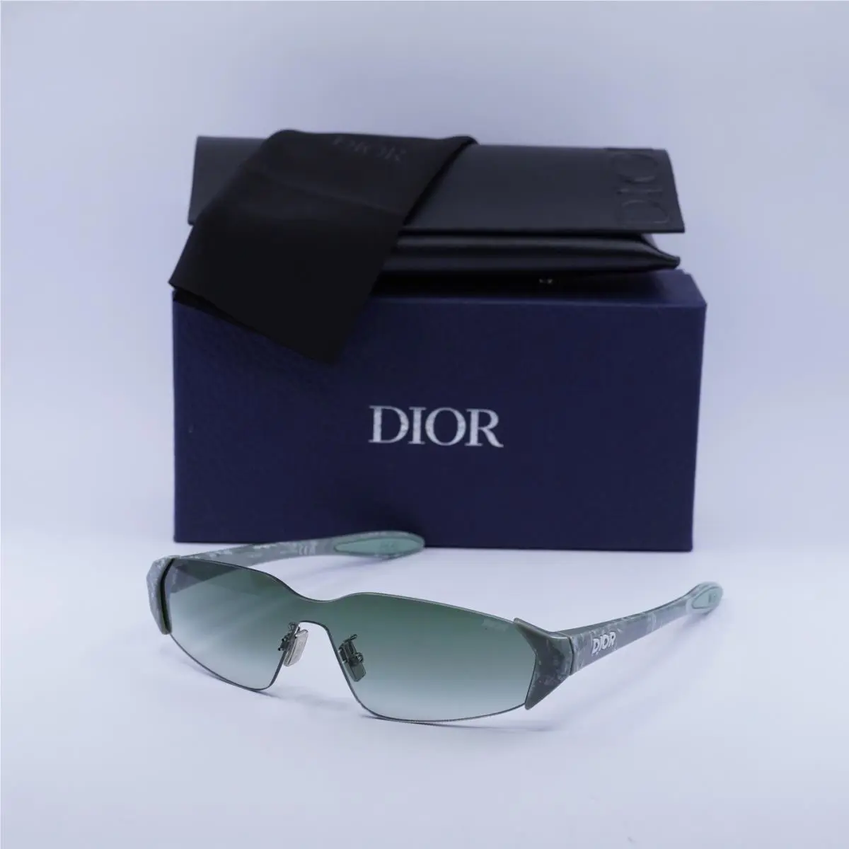 Dior Diorbay M1U 55C1 Green/green Gradient 133-0-140 Sunglasses - Frame: Green, Lens: Green Gradient, code: 55C1