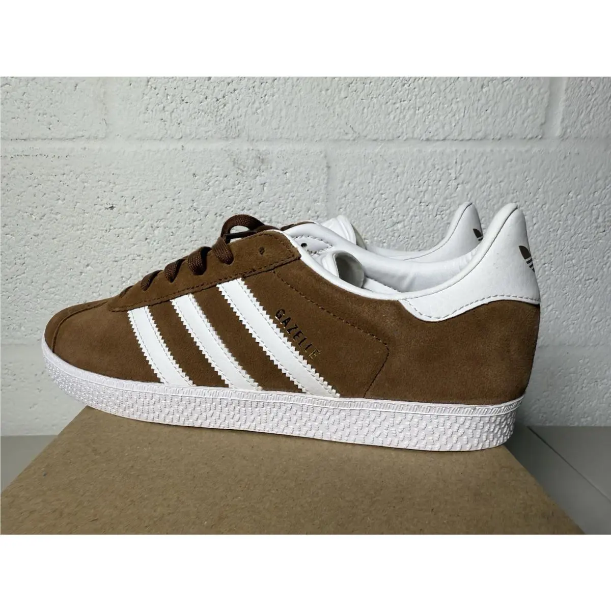 Adidas shoes - Preloved Brown/Cloud White/Gold Metallic 2