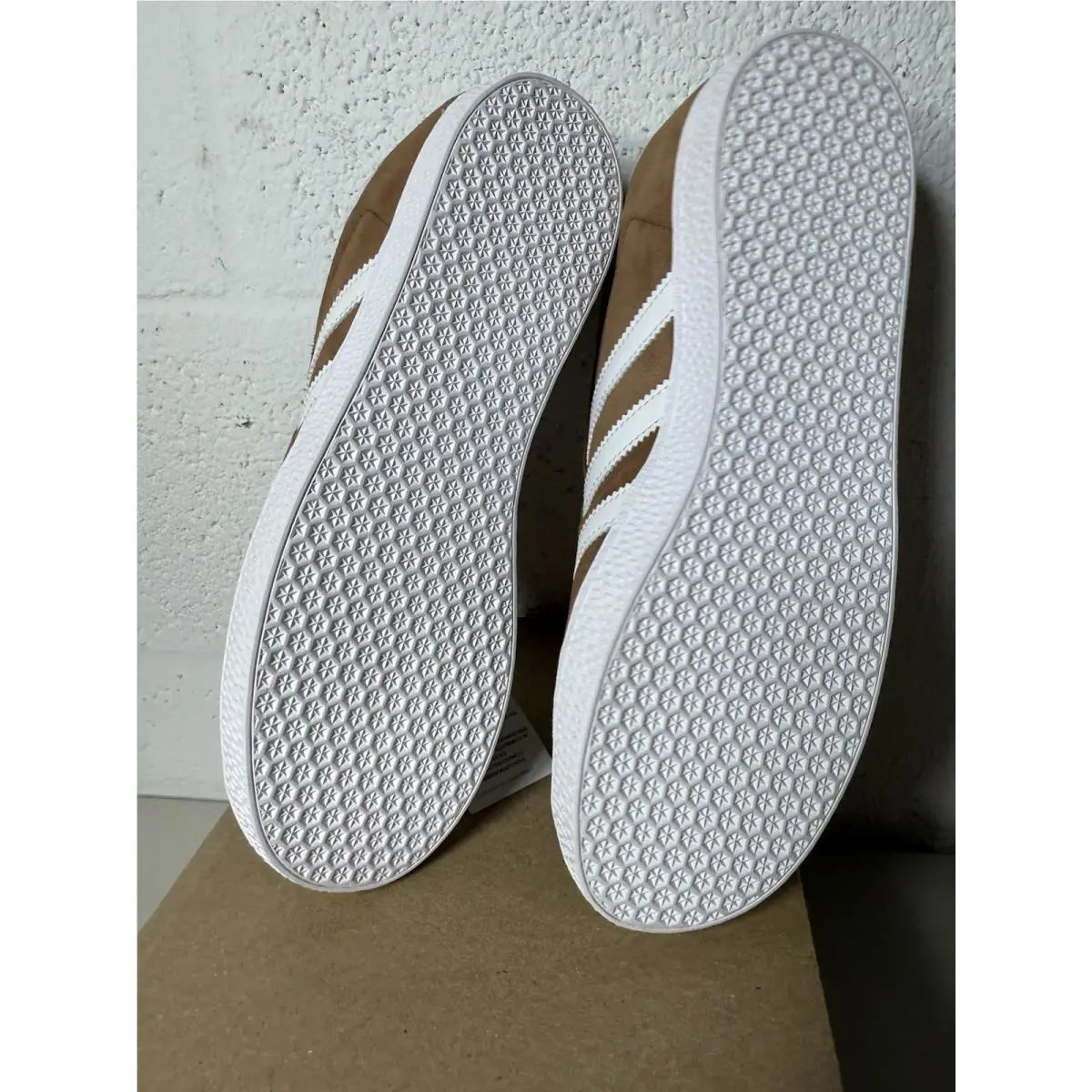 Adidas shoes - Preloved Brown/Cloud White/Gold Metallic 6