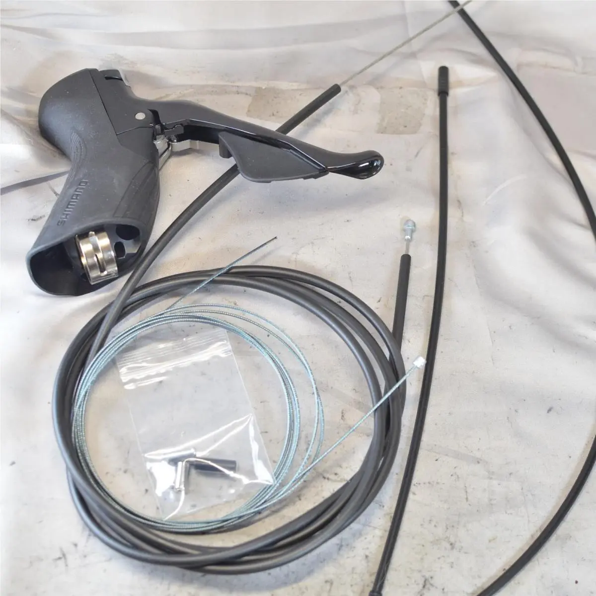 Shimano 105 R7000 ST-R7000 Right/rear 11 Speed Shifter + Cables