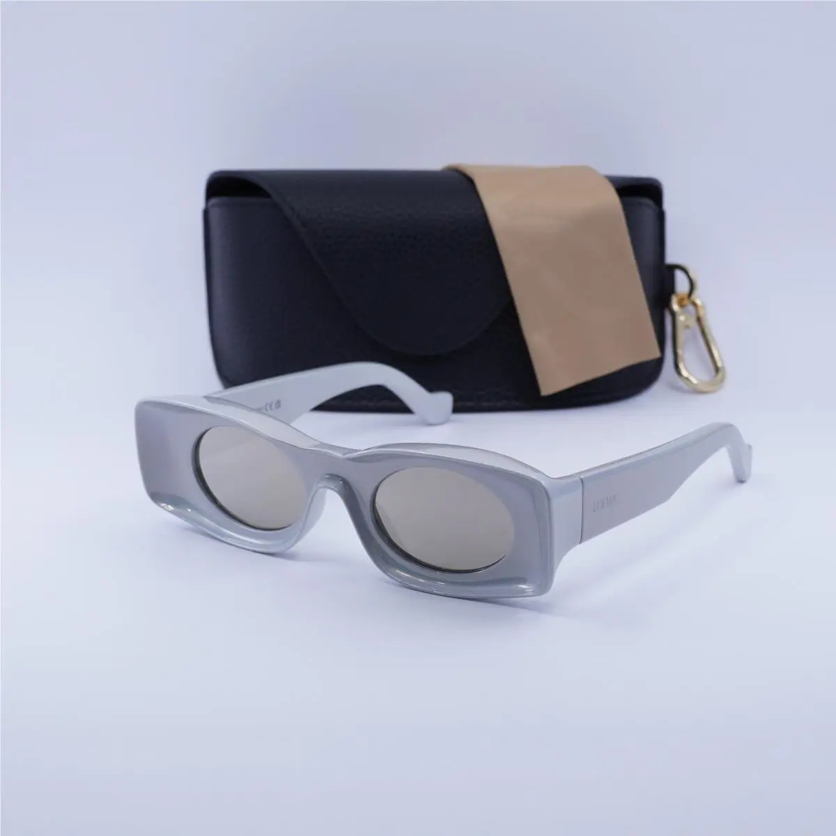 Loewe LW40033I 24C Pearlescent Silver/grey with Silver Flash Mirror