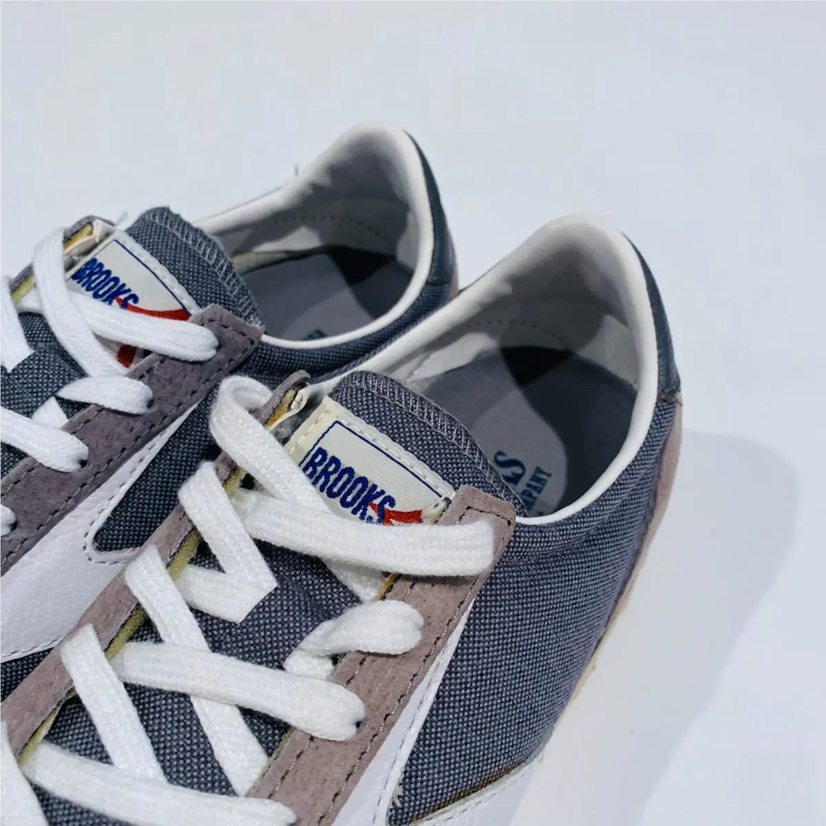 Brooks shoes - Gray 4