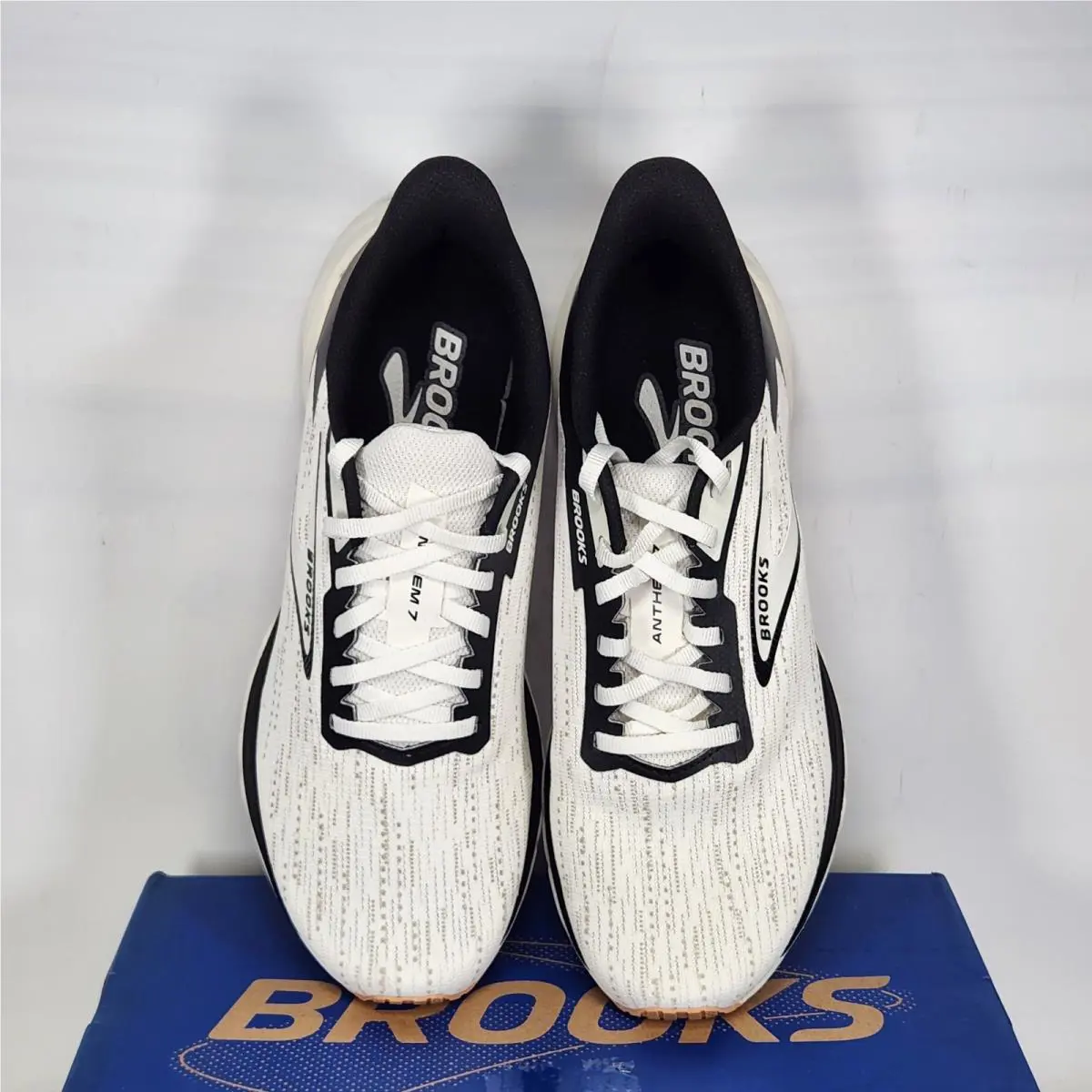 Brooks shoes - Brooks Anthem 7 - Anthem - White 1