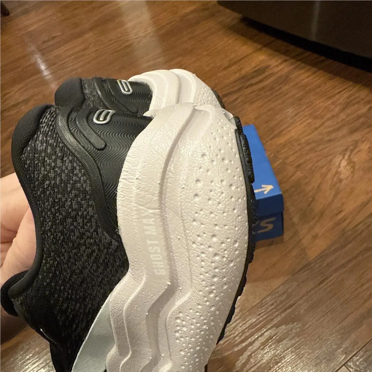 Brooks shoes - Brooks Ghost Max 2 - Ghost Max - 120420 1B 077 - Black / White / Orchid Ice (UPC: 195394592856) 4