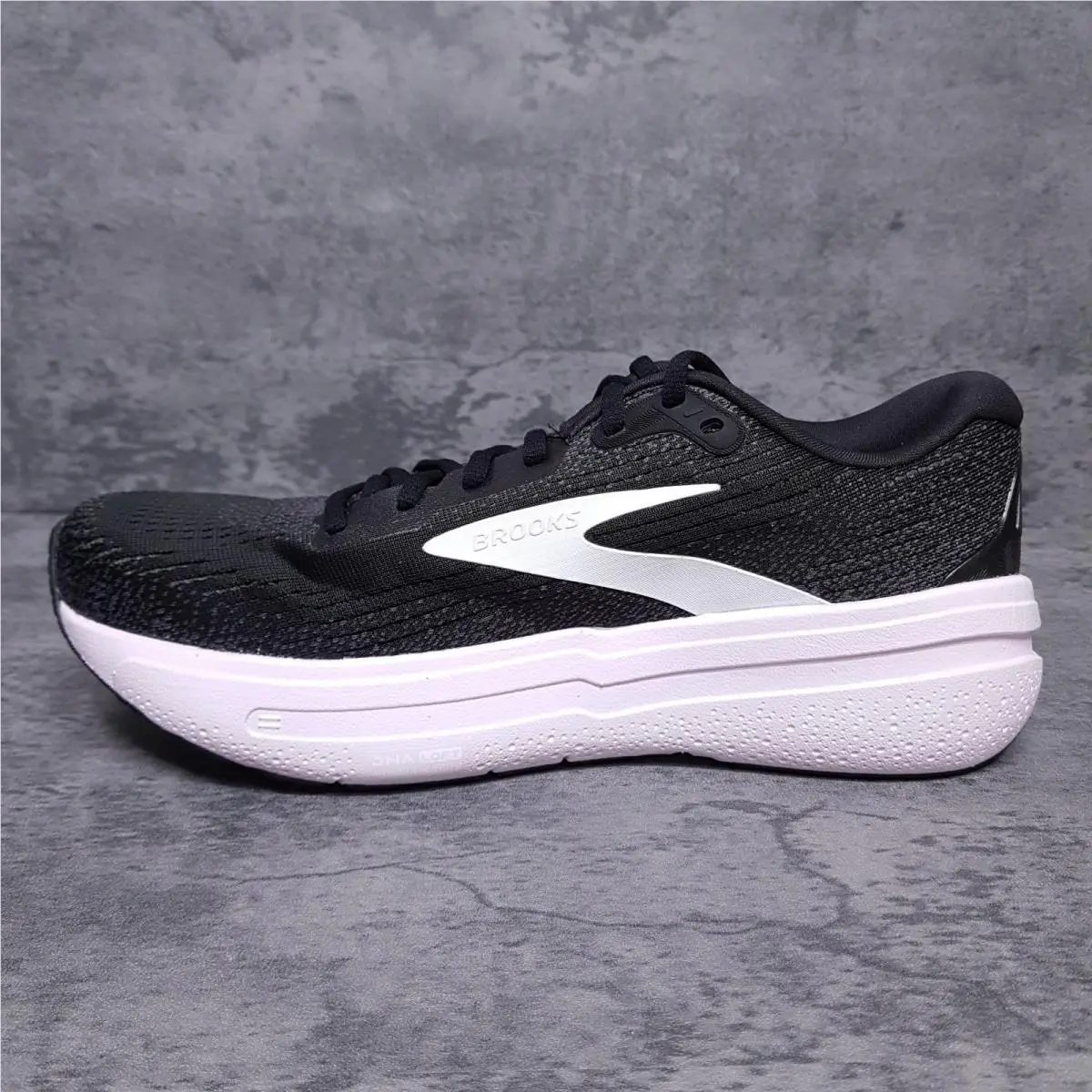 Brooks shoes - Brooks Ghost Max 2 - Ghost Max - 120420-1B-077 - Black 0