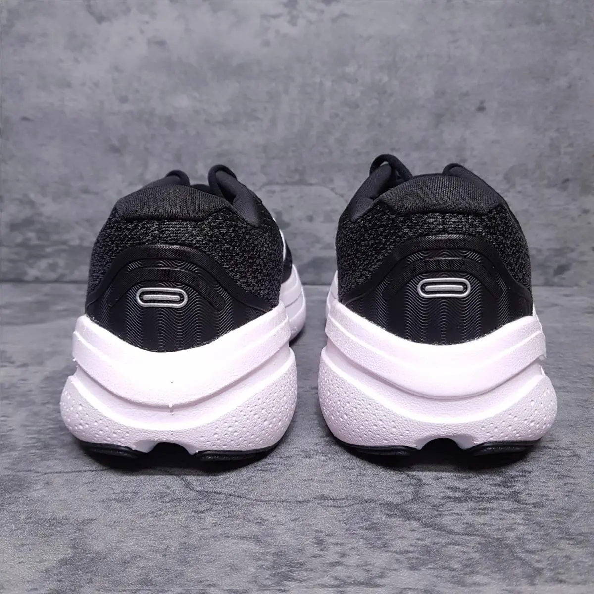 Brooks shoes - Brooks Ghost Max 2 - Ghost Max - 120420-1B-077 - Black 2