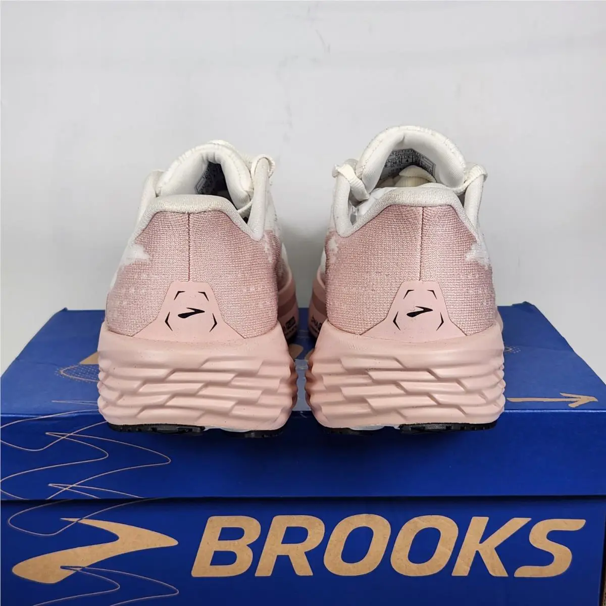 Brooks shoes - Brooks Launch - Launch - White 2
