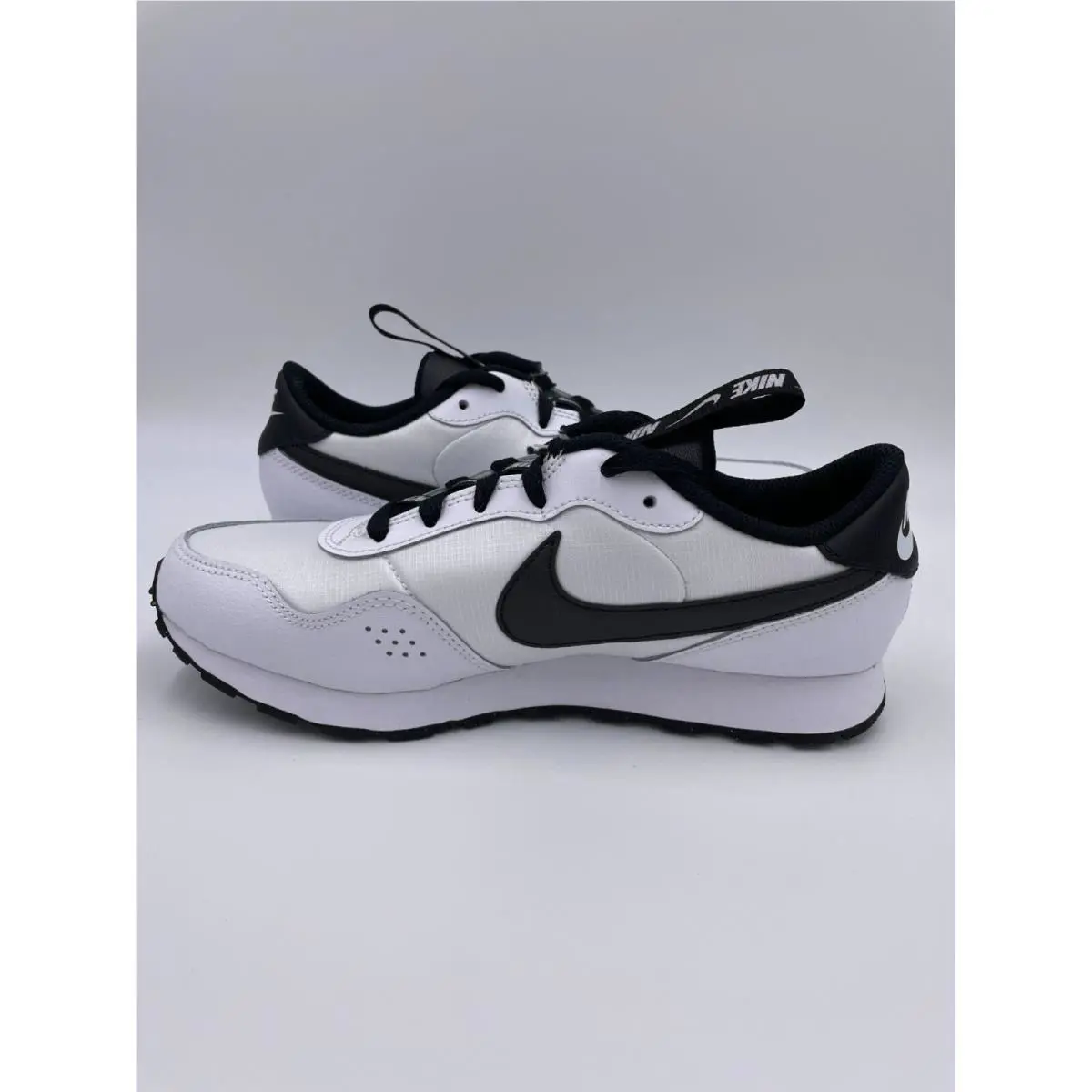 Nike shoes - SE - White 0