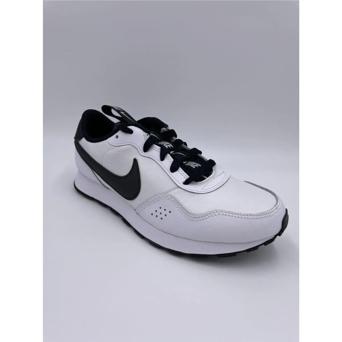 Nike shoes - SE - White 13