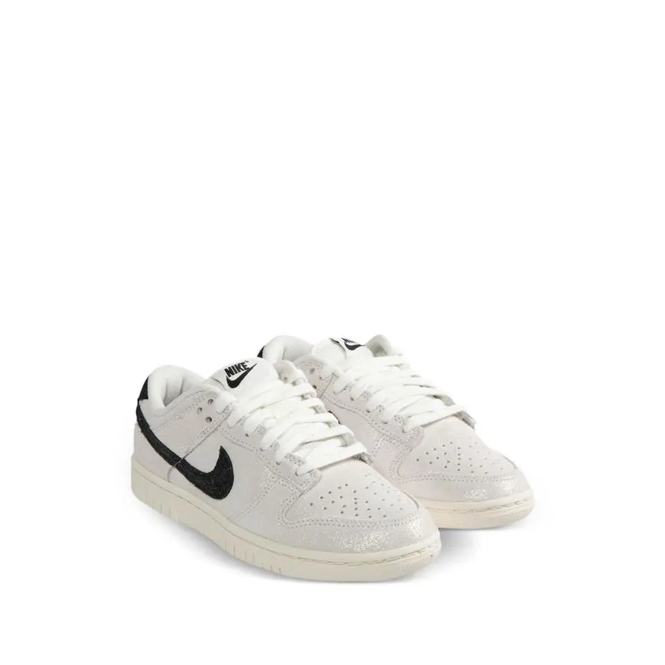 Nike shoes - SE - HQ3502-100 - WHITE BLACK TEAM RED 0
