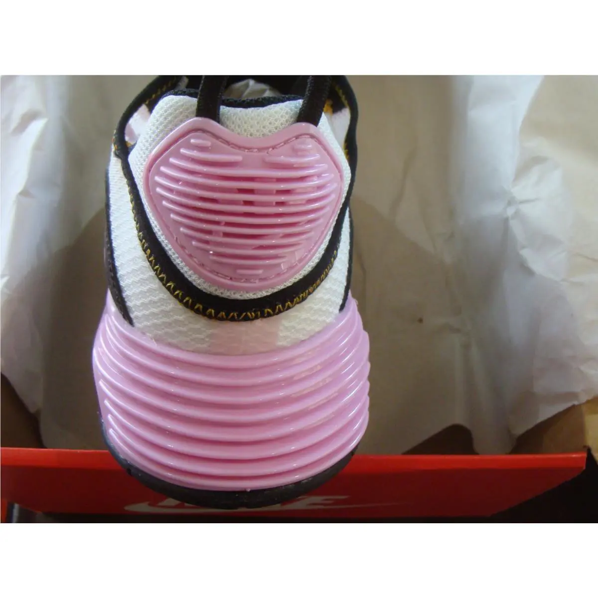 Nike shoes - WHITE/LT ARCTIC PINK BLACK 9