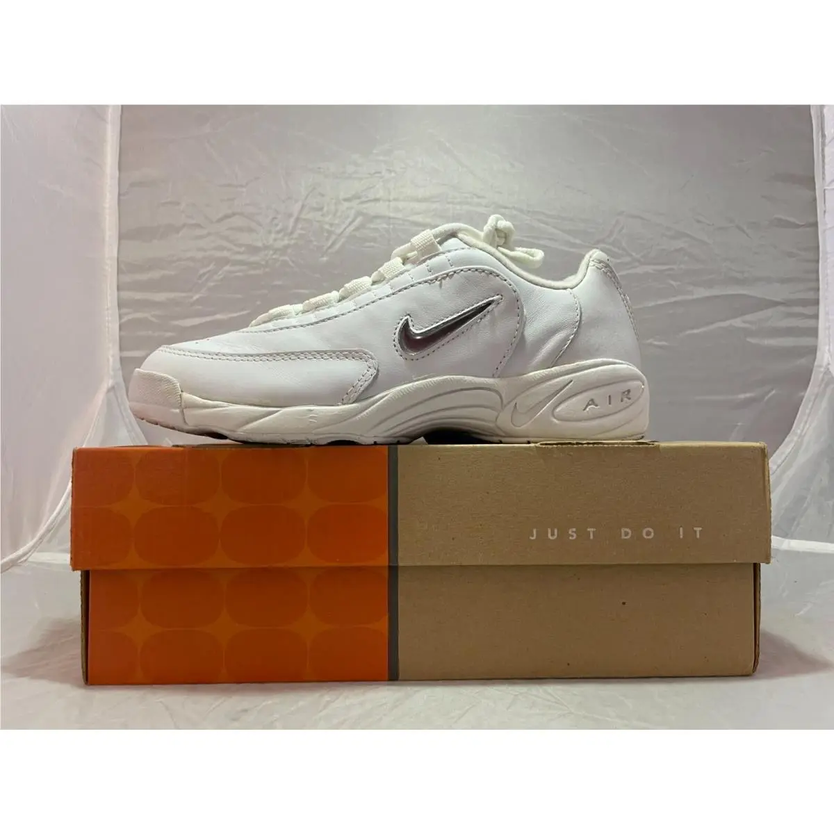Nike shoes - White 4