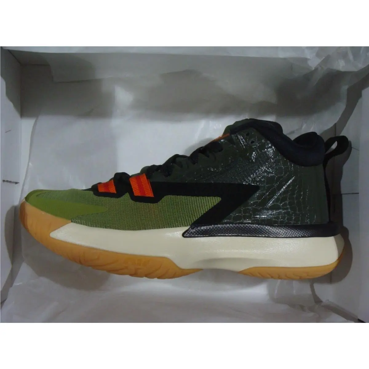 Nike shoes - CARBON GREEN/BLACK ASPARAGUS 3